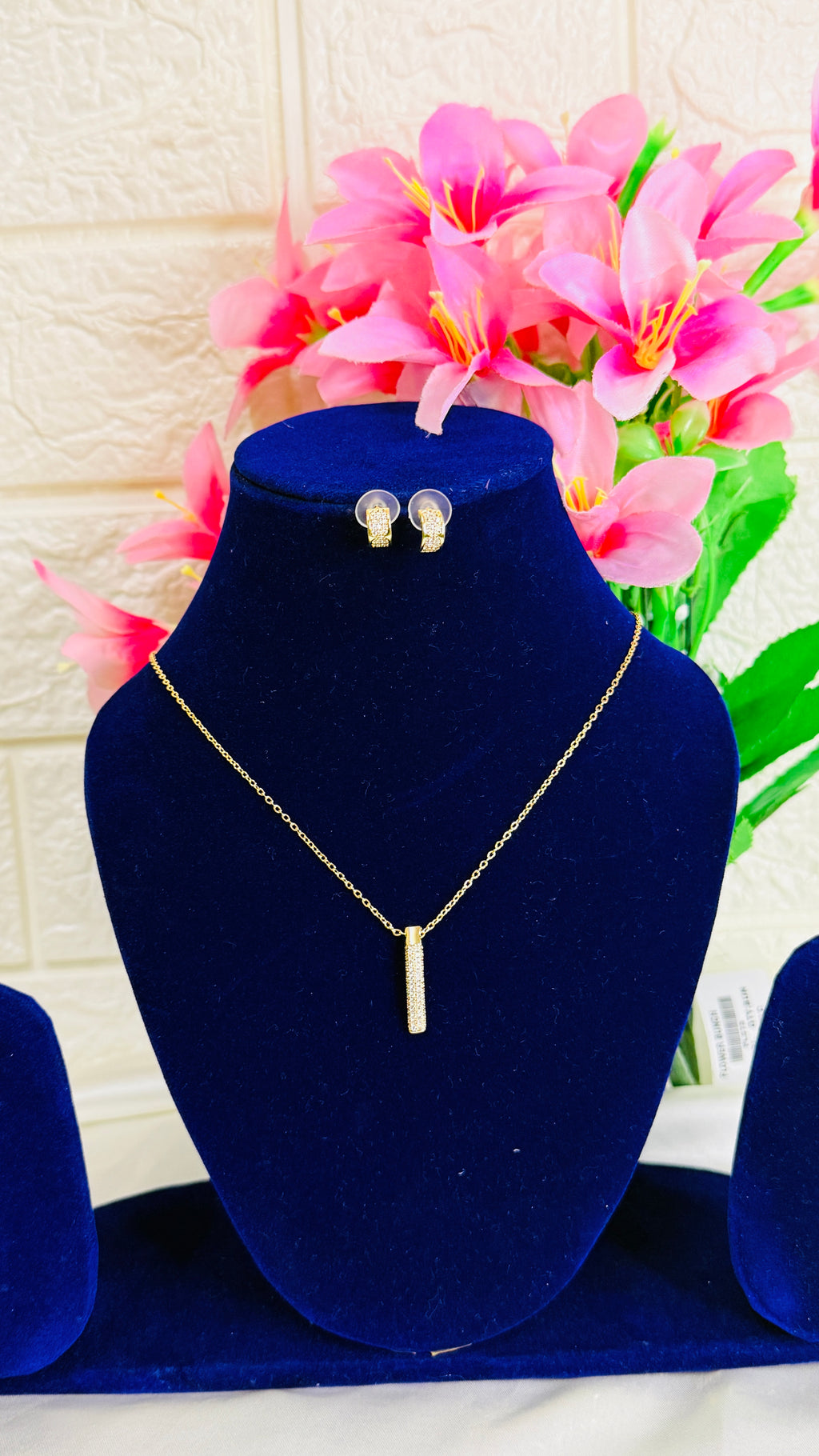 Aura Sparkle Antitarnish Necklace Set RJ309
