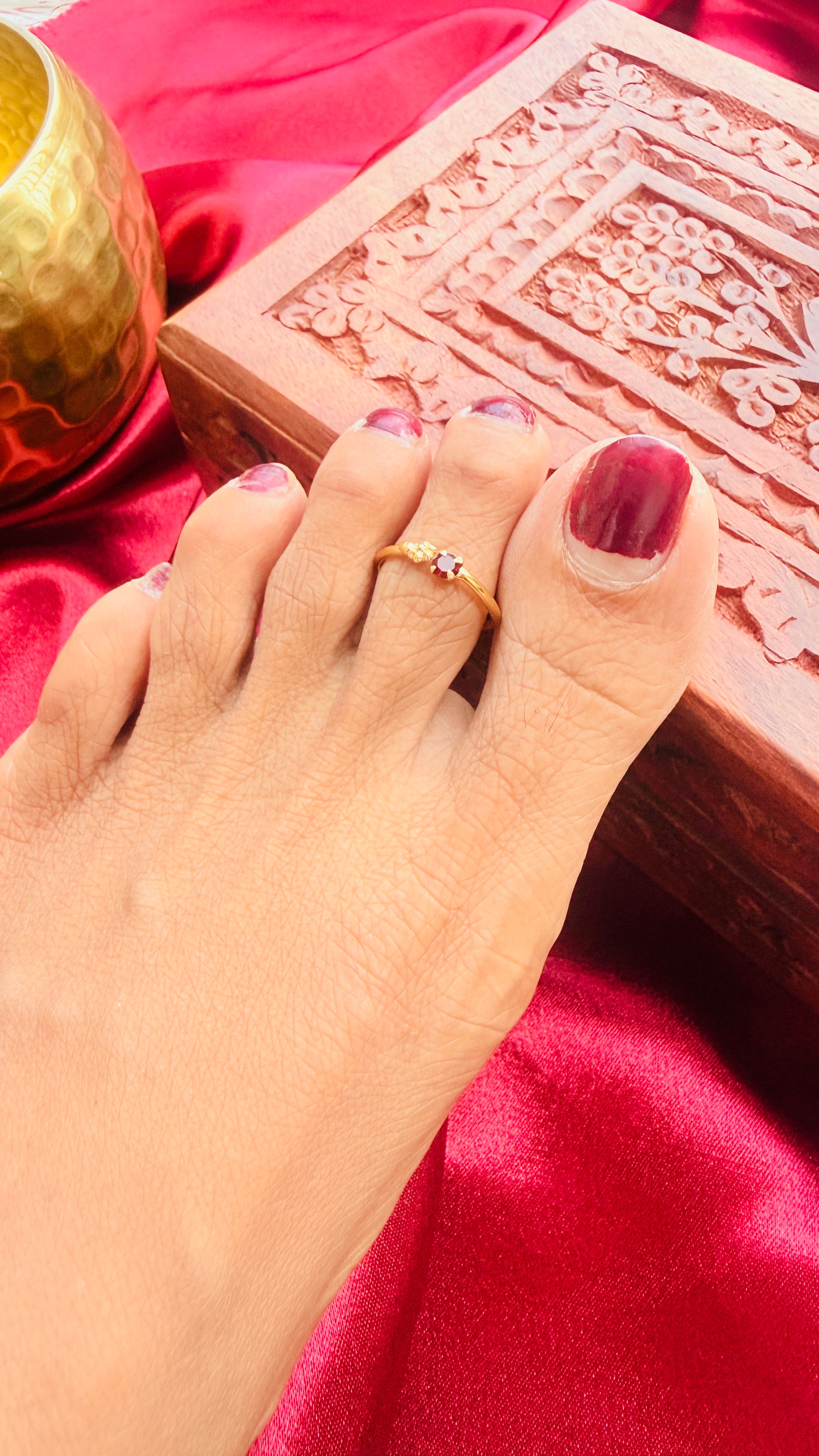Poovu Stone Adjustable Toe Ring RJ389