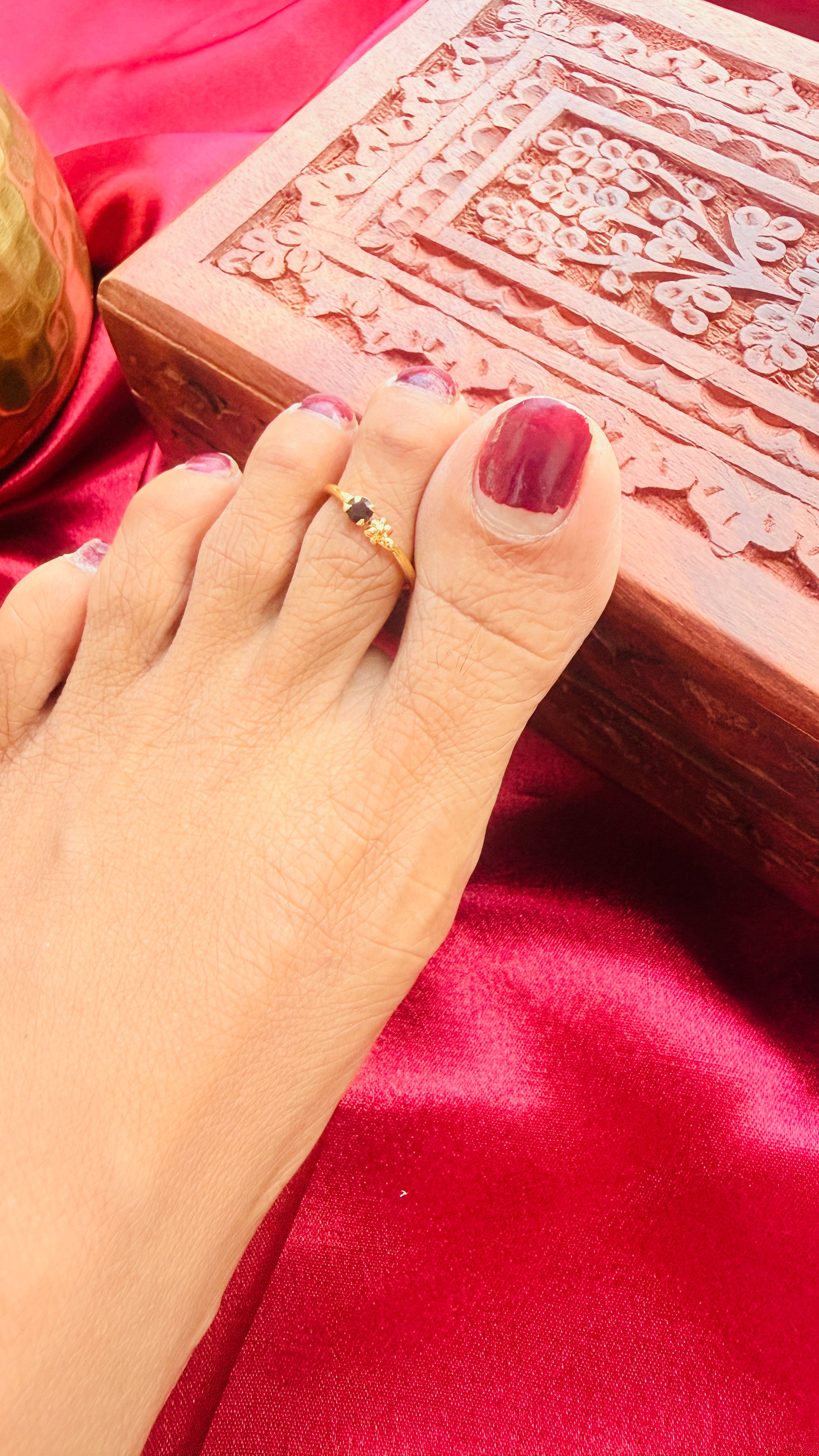 Poovu Stone Adjustable Toe Ring RJ389