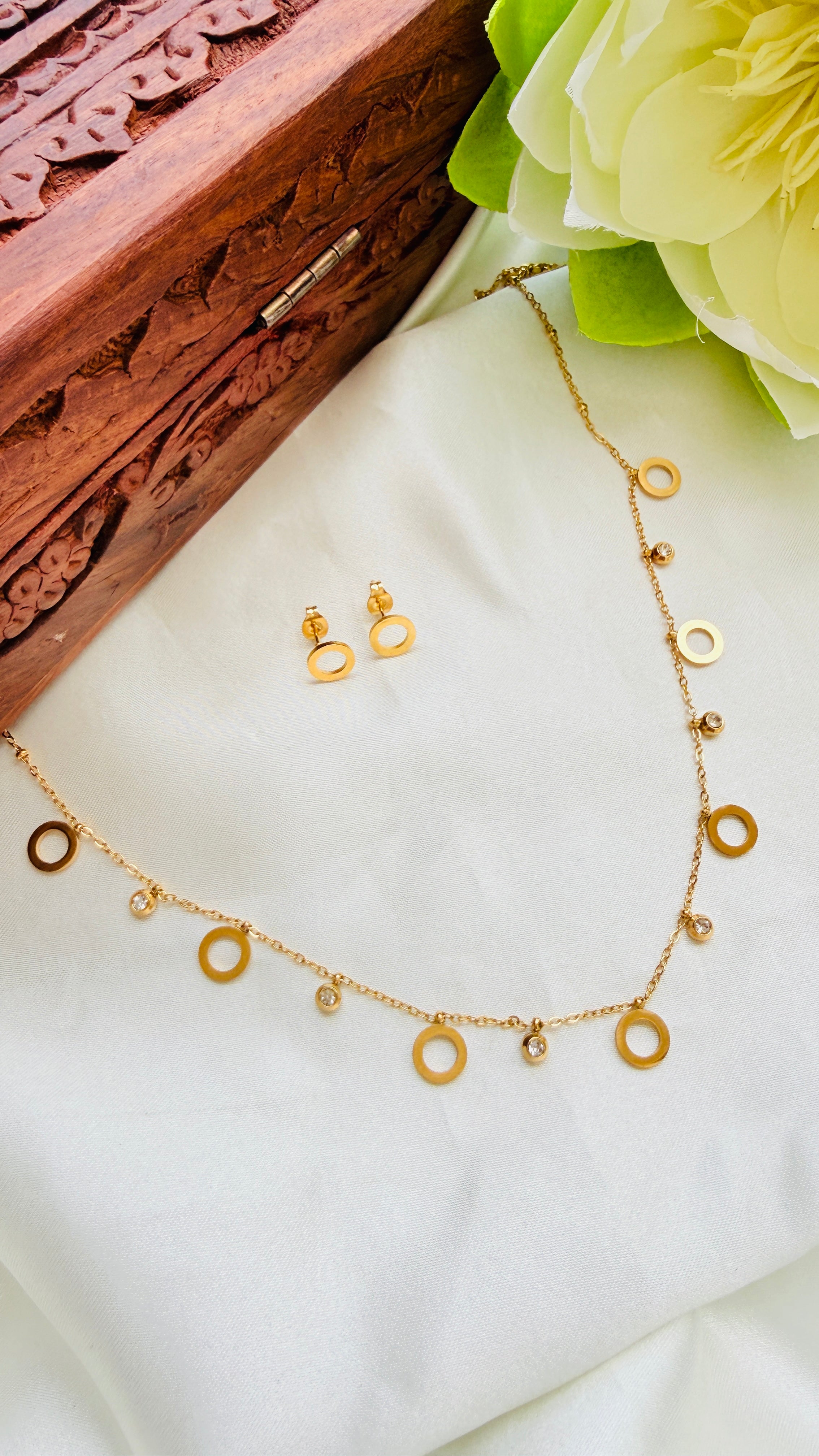 Circle Charm Anti Tarnish Stainless Steel Necklace Set RJ329