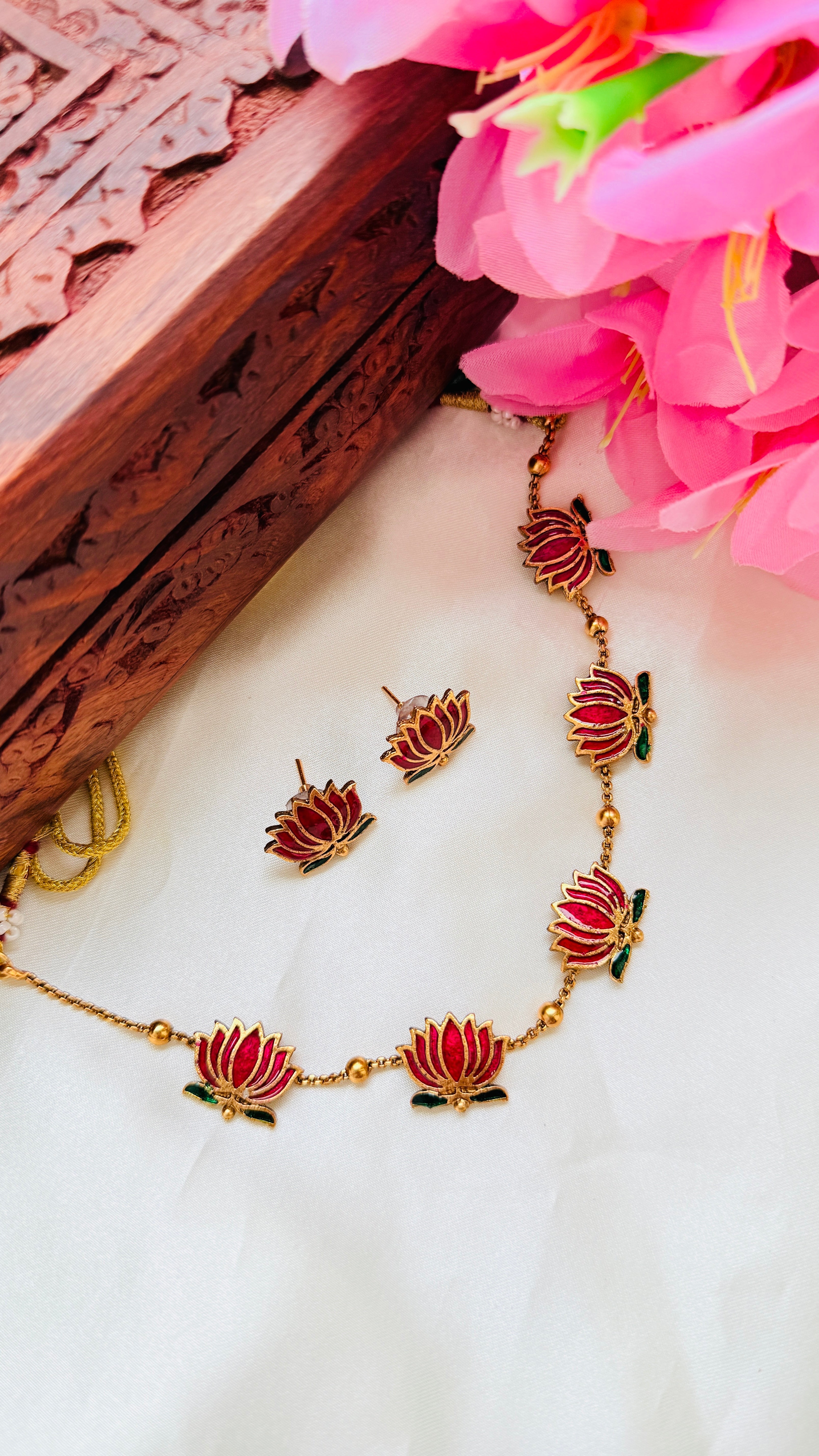 Padma Antique Necklace Red and Green Leaves RJ180